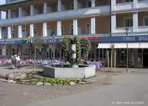 Osterbrunnen in Oberstdorf vor Hotel Mohren (Oberallg�u - Ostern 2004)