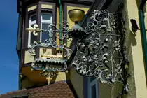 K�ndringen, Wirtshausschild des Gasthauses  Zum Bahnhof , ein historischer Gasthof von 1905, Mai 2012