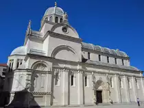 Sibenik, Kathedrale des Hl. Jakob, erbaut ab 1431 aus wei�em Kalkstein und Marmor
(04.05.2012)
