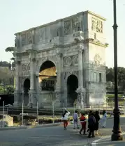 Roma / Rom: Der Konstantins-Bogen (n�rdliche Seite) im Februar 1989.