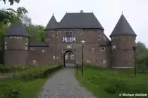 Vorburg der Burg Vondern im Stadtteil Osterfeld, hier ist auch ein kleines Museum untergebracht (Oberhausen / NRW - Mai 2010)