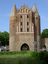Friedland, Anklamer Tor, quadratischer Torturm mit Staffelgiebel mit zwei runden 
Eckt�rmen, Kreis Meckl.burgische Seenplatte (23.05.2012)
