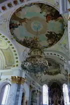 Wehr, prachtvoller Leuchter und gro�artige Deckengem�lde in der barocken St.Martin-Kirche, Mai 2012