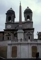 Roma / Rom im Februar 1999: Die Kirche Trinit� dei Monti, die bis 1789 eine franz�sische K�nigsabtei war, wurde 1585 geweiht und Anfang des 19. Jahrhunderts restauriert. - Die Kirche ist nach franz�sichem, nicht nach italienischem Geschmack entworfen worden.