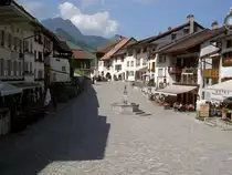 Greyerz, Marktgasse mit H�usern aus dem 15. bis 17. Jahrhundert (28.05.2012)