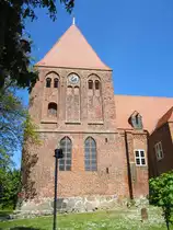 Sagard, Backsteinkirche St. Michael, erbaut 1210, viert�lteste Kirche auf R�gen 
(20.05.2012)