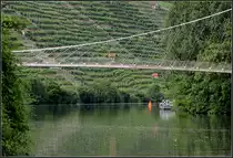 . Weinberg, Steg und Neckar - 

Max-Eyth-Steg in Stuttgart-M�hlhausen, Planung: Schlaich, Bergermann und Partner. 

http://www.sbp.de/de#build/show/1286-Fu%C3%9Fg%C3%A4ngerbr%C3%BCcke_Max-Eyth-See_%C3%BCber_den_Neckar

07.06.2011 (Matthias)