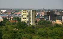 Interbau Hochhaus Hansaviertel Berlin: Architekt Schwippert baute dieses Hochhaus mit seinem plastisch vorgelegtem Betonrahmen und gelben Br�stungen. Rechts daneben das Innenministerium mit seinem U-f�rmigen B�rokomplex. 