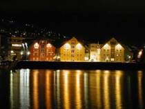 Speicherh�user am Hafen von Troms�; 17.03.2002