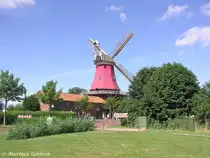 Eine der beiden Zwillingsm�hlen in Greetsiel (Juli 2006)