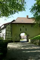 Kloster Zella, das Eingangstor, das Benediktinerinnenkloster ist eins der �ltesten in Th�ringen, geht zur�ck auf das 9.Jahrhundert, Mai 2012 