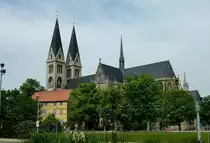 Halberstadt, der evangelische Dom St.Stephanus und St.Sixtus, geh�rt zu den bedeutensten gotischen Kathedralen in Deutschland, erbaut in der Zeit von 1236-1491, Mai 2012