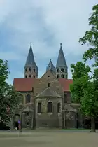 Halberstadt, die Liebfrauenkirche von 1136-49 erbaut, ist die einzige viert�rmige romanische Pfeilerbasilika im mittel-und norddeutschen Raum, Mai 2012