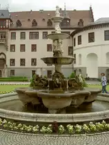 Meiningen, Schlo�brunnen im Elisabethschloss (16.06.2012)