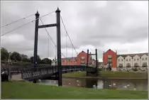 Exeter. Auch hier ist inzwischen das Wohnen am Wasser in Mode gekommen. Diese neuen Wohnh�user stehen im alten Hafengebiet. 03.06.2012.