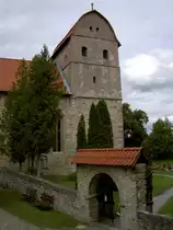 Rohr, alte Wehrkirche St. Michaelis, erbaut von 815 bis 820, in gro�en Teilen aus karolingischer Zeit (10.06.2012)