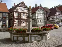 Ummerstadt, Marktplatz mit Marktbrunnen von 1687 (10.06.2012)