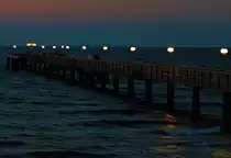 Abends an der Seebr�cke in K�hlungsborn. - 04.07.2012