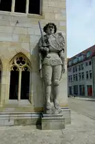 Halberstadt, der aus Sandstein gehauene Roland von 1433 steht am Rathaus, ist nach Bremen der zweit�lteste in Deutschland, Mai 2012