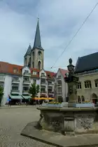 Halberstadt, Blick �ber den Holzmarkt mit Brunnen zur Martinikirche, Mai 2012