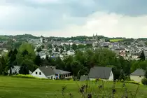 Schleiz, Blick auf die 9000 Einwohner z�hlende Stadt, bekannt geworden durch die �lteste Naturrennstrecke f�r den Motorsport in Deutschland, das  Schleizer Dreieck , eingeweiht 1923, Mai 2012 