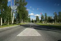 Blick auf die Hauptstra�e in Jokkmokk, selbst am Nachmittag gibt es kaum Verkehr. Aufnahme vom 02.08.2008