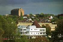 Bick �ber die Ruhr nach S�dosten auf den  Wasserbahnhof  (3. Mai 1992). Auf der H�he liegt der Komplex der Max-Planck-Institute f�r Kohlenforschung und f�r Strahlenchemie.
