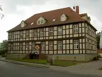 Diesdorf, Altes Amtshaus, fr�here Klosterprobstei, erbaut im 18. Jahrhundert
(10.07.2012)