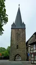 Wernigerode, der 41m hohe Westerntorturm, stadtausw�rts gesehen, stammt aus der Zeit um 1250 und war Teil der Stadtmauer, Mai 2012 