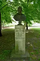 Merseburg, Denkmal im Schlo�park f�r den Generalfeldmarschall Friedrich Kleist von Nollendorf, eine herausragende Pers�nlichkeit in den Napoleonischen Befreiungskriegen, Mai 2012