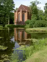 Ludwigslust, Kath. St. Helena Kirche im Schlo�park, erbaut von 1803 bis 1809 nach Pl�nen von Seydewitz (11.07.2012)