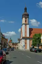 Allersberg, Blick zur Pfarrkirche und dem Stadttor, Mai 2012