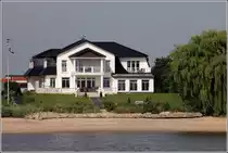 Villa auf dem Weserdeich in Brake. 01.08.2012