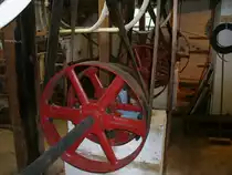 Die Antriebstechnik in der Motorm�hle Patzig.Angetrieben wurde die Maschinen �ber einen Elektromotor der �ber Riemen(�hnlich wie im Auto der Keilriemen) die Maschinen antrieb.Aufnahme vom 27.August 2012.