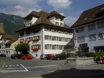 Arth, Rathaus von 1721 und Marktbrunnen (11.08.2012)