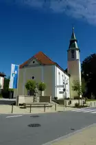 St�hlingen, die Pfarrkirche Hl.Kreuz, wurde 1785-87 im fr�hklassizistischem Stil erbaut, Aug.2012