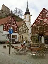 Pottenstein, Marktplatz mit St. Bartholom�us Kirche und Burg, Kreis Bayreuth  (21.04.2012)