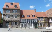 Fachwerkh�user an dem Platz auf dem Schlossberg nahe des Kloppstock-Hauses (Quedlinburg, Landkreis Harz in Sachsen-Anhalt, Juni 2012)