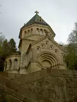 Votivkapelle in Berg am Starnberger See, errichtet zu Ehren K�nig Ludwigs II.,
erbaut 1896 bis 1900 von Prinzregent Luitpold, Architekt Julius Hofmann (29.04.2012)