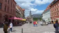 Marktplatz - inzwischen ist vom samst�glichen Wochenmarkt nichts mehr zu sehen (Quedlinburg, Landkreis Harz in Sachsen-Anhalt, Juni 2012)