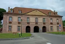Neubreisach (Neuf-Brisach), das Colmarer Tor stadtausw�rts, die Festungsstadt erbaut von Vauban 1699-1703 besa� vier dieser Festungstore, zwei sind noch erhalten, Juni 2012