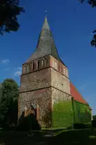 Dorfkirche von Kittendorf, fr�hgotischer Backsteinbau, erbaut um 1250, im Turm die 
�lteste Kirchenglocke Mecklenburgs (16.09.2012)