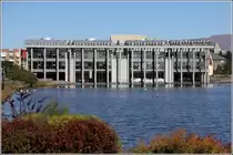 Das neue Rathaus Reykjaviks wurde direkt am Tj�rnin errichtet. 18.09.2012