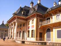 Schlo� Pillnitz von der Elbseite aus gesehen. 01.05.06