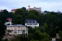 Blick am Abend des 30.08.2012 vom Personendampfer  Meissen  auf das Bergrestaurant  Luisenhof , auch als  Balkon Dresdens  bekannt. Es befindet sich im Stadtteil Oberloschwitz ( Wei�er Hirsch ).