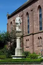 K�ndringen, Denkmal f�r die Gefallenen der Weltkriege, steht an der evangelischen Kirche, Mai 2012 