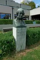 Biberach, Denkmal f�r den Dichter Ch.M.Wieland, der hier lebte, Aug.2012