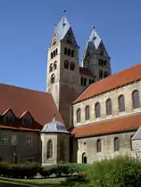 Halberstadt, Liebfrauenkirche, erbaut im 12. Jahrhundert, viert�rmige kreuzf�rmige 
Basilika (01.10.2012)