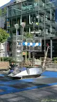 Aachen, Spieleschiff, Platz vor Mayersche Buchhandlung, Buchkremerstra�e, 1979, K�nstler: Bonifatius Stirnberg, erbaut aus unverrottbarem Edelstahl und Bronze; (18.09.2012)