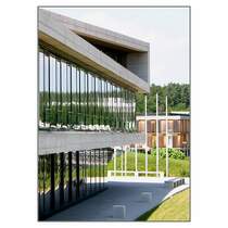 Impression des  gefalteten  Geb�udes des Internationalen Zentrums in Stuttgart-Vaihingen. Im Hintergrund das Gastdozentenhaus. 27.7.2005 (Matthias)